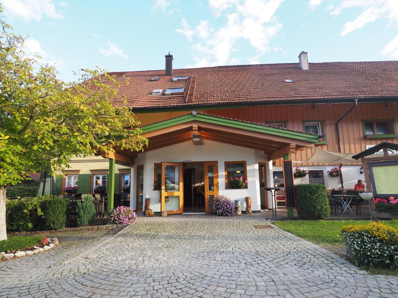 Landgasthof Zum Schwarzen Grat Isny im Allgäu Exterior foto